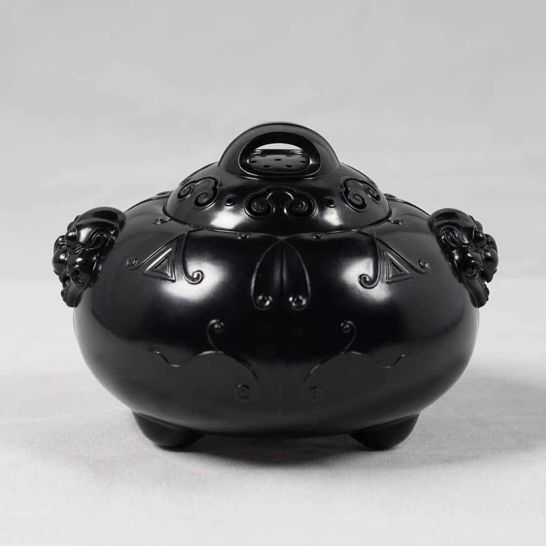 和田玉摆件 杨光墨玉《双兽沉香炉》作品 微信号:zgyzyq-com